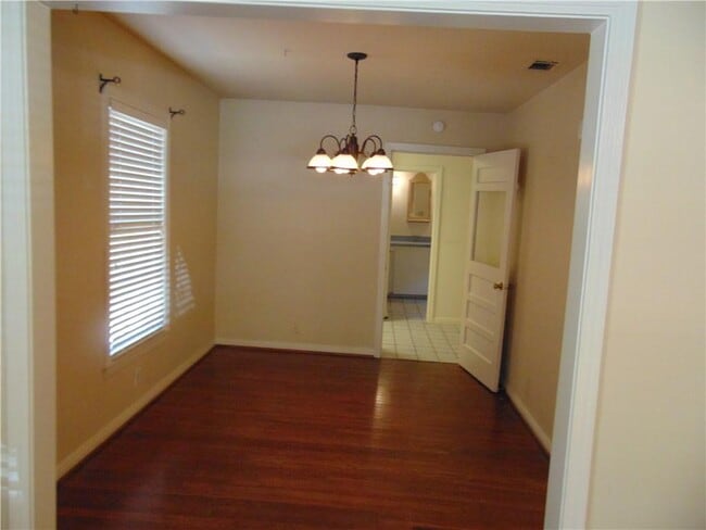 Building Photo - 1508 Richcreek Rd