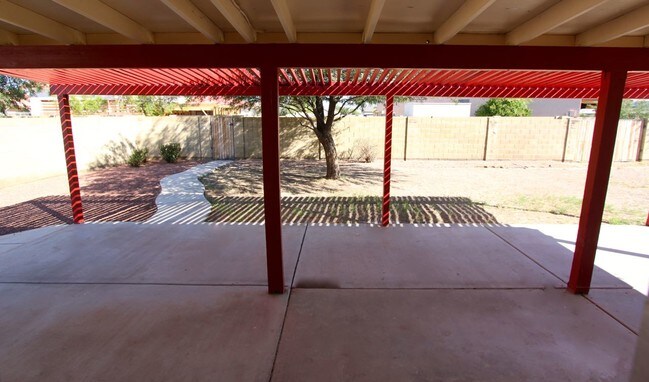 Building Photo - 1138 E Avenida Grande