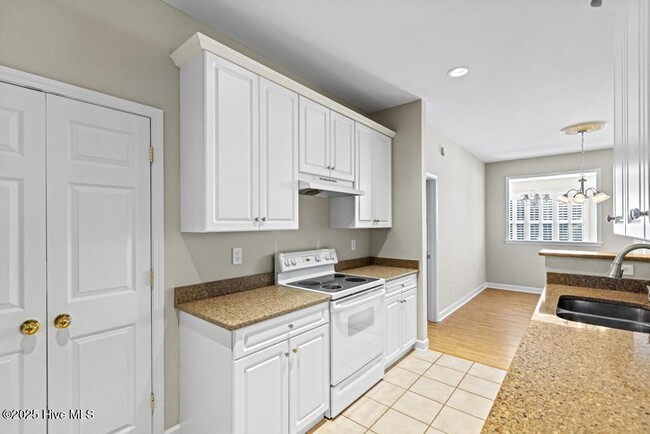 Building Photo - 124 Azalea Dr
