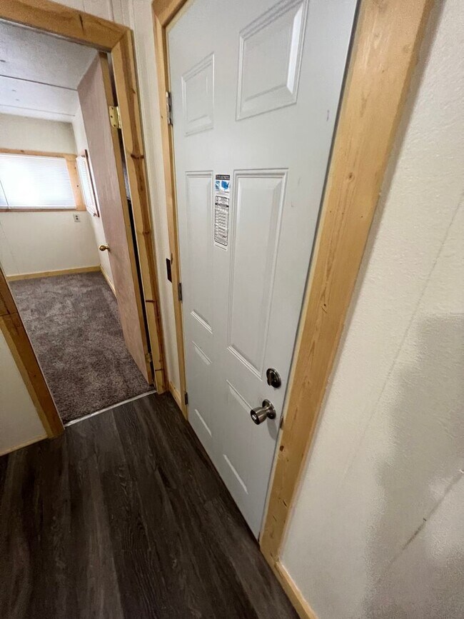 Building Photo - 2 Bedroom 1 Bath Updated Mobile Home in A ...