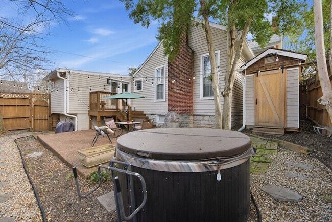 Building Photo - 117 7th Ave N