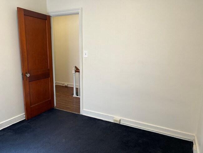 Building Photo - Updated 3 Bedroom, 1.5 Bath Rowhome