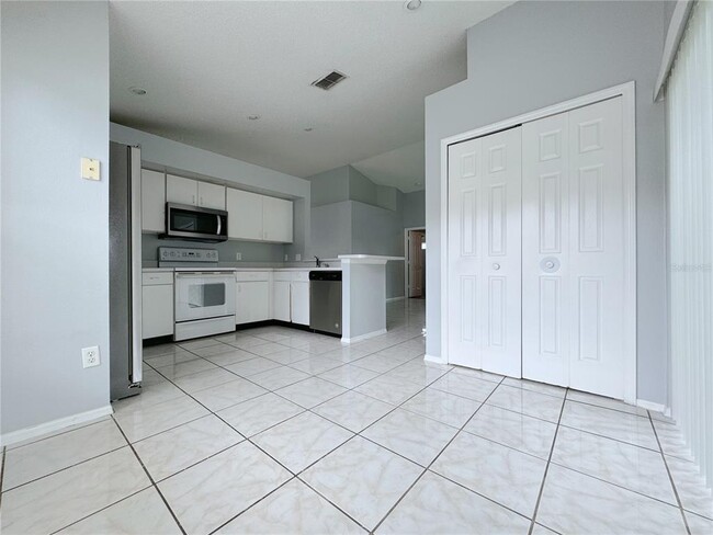 Building Photo - 1730 Bridgeview Cir