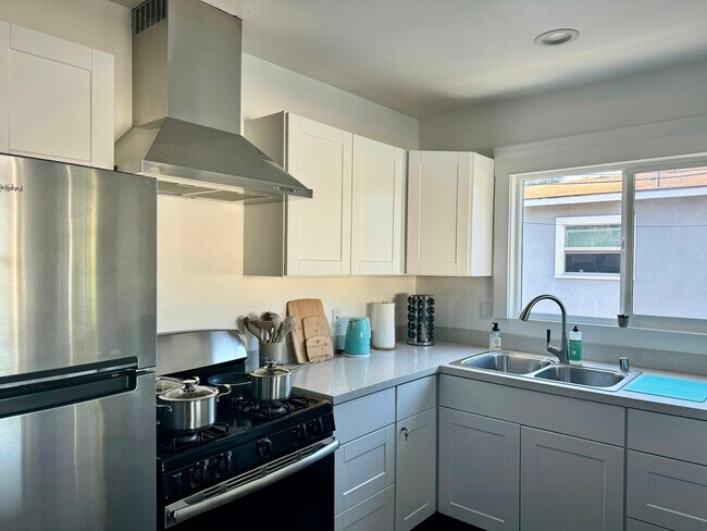 Building Photo - 17 Bonito Ave