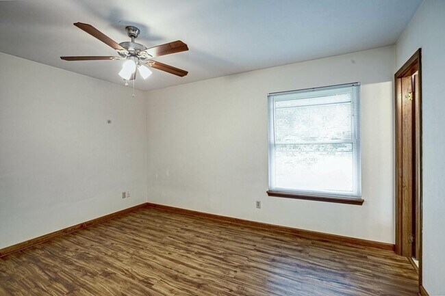 Building Photo - 3232 Riddle Dr
