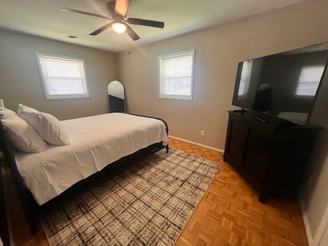 Building Photo - 833 W Maple St