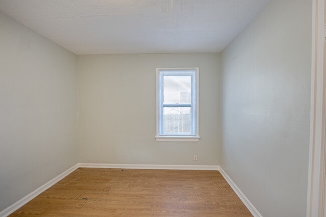 Building Photo - 2208 Fremont St