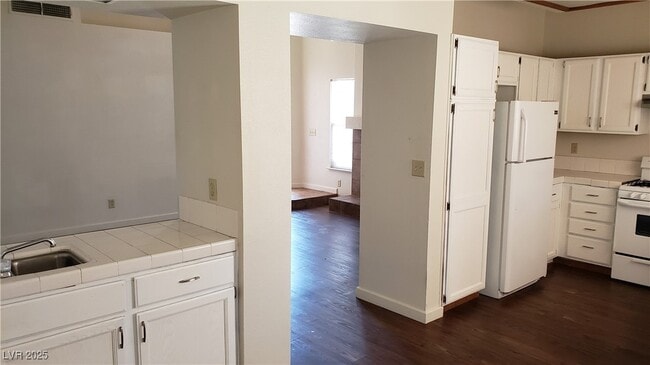 Building Photo - 372 Rushing Creek Ct