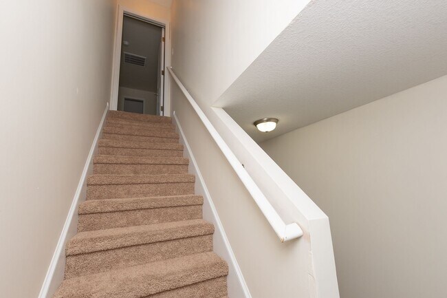 Building Photo - 3 Bedrooms and a bonus room in Richlands (Will include lawn service with increased rents)