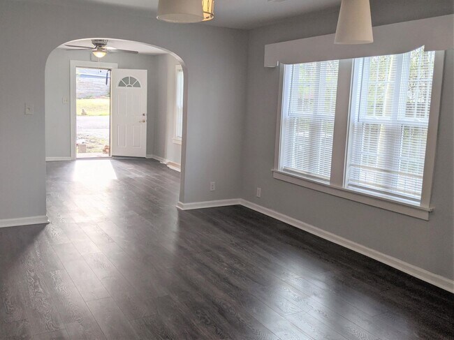 Building Photo - 3338 Powers St