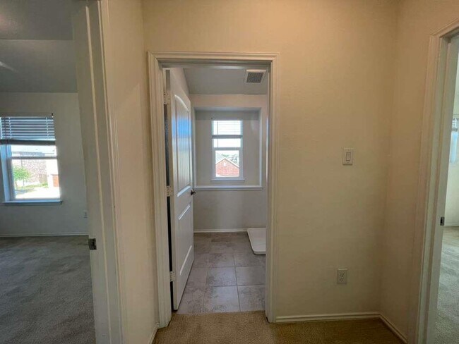 Building Photo - 2013 Ebony Dove St