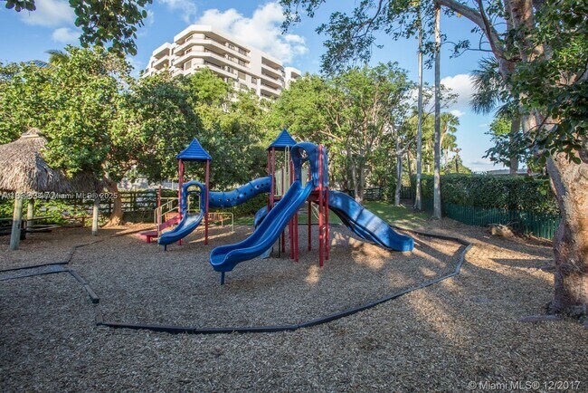 Building Photo - 251 Crandon Blvd