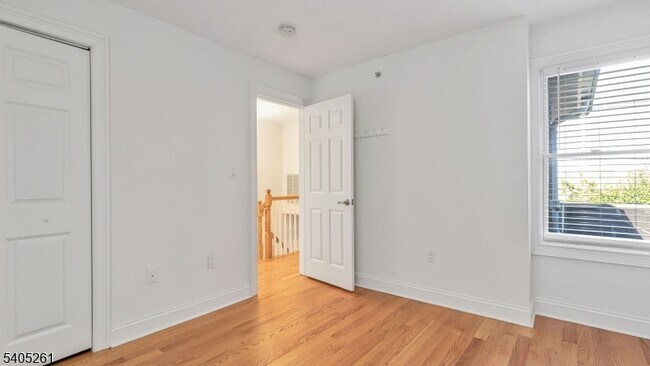 Building Photo - 112 N Broadway