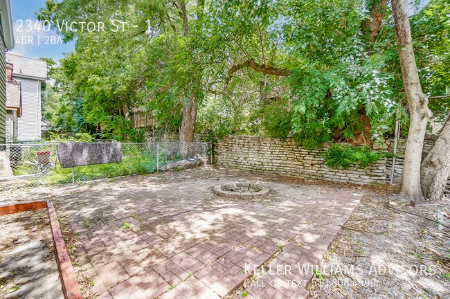 Building Photo - 2340 Victor St