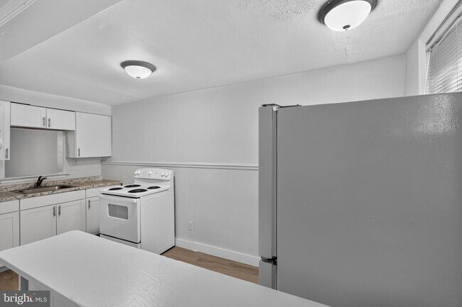 Building Photo - 243 W 22nd St