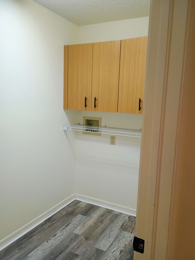 Building Photo - 2 bedroom 2 bathroom Large House for rent ...