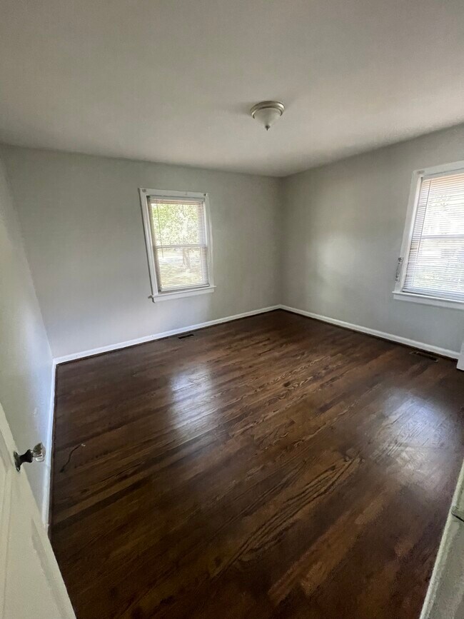 Building Photo - 1401 Rosewood Ave