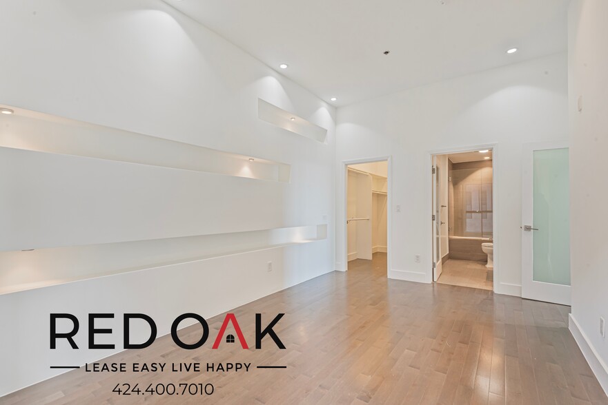 Building Photo - 8811 Burton Wy