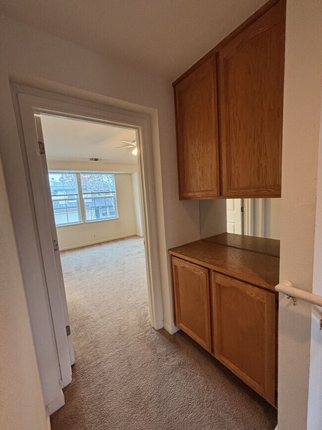 Building Photo - 3 Bed 2.5  Bath House in South Davis