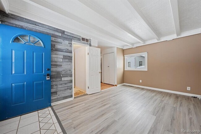 Building Photo - 2266 Newberry Rd