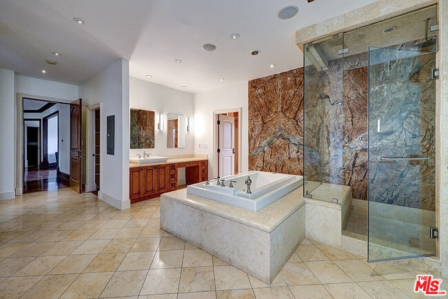 Building Photo - 209 S Anita Ave