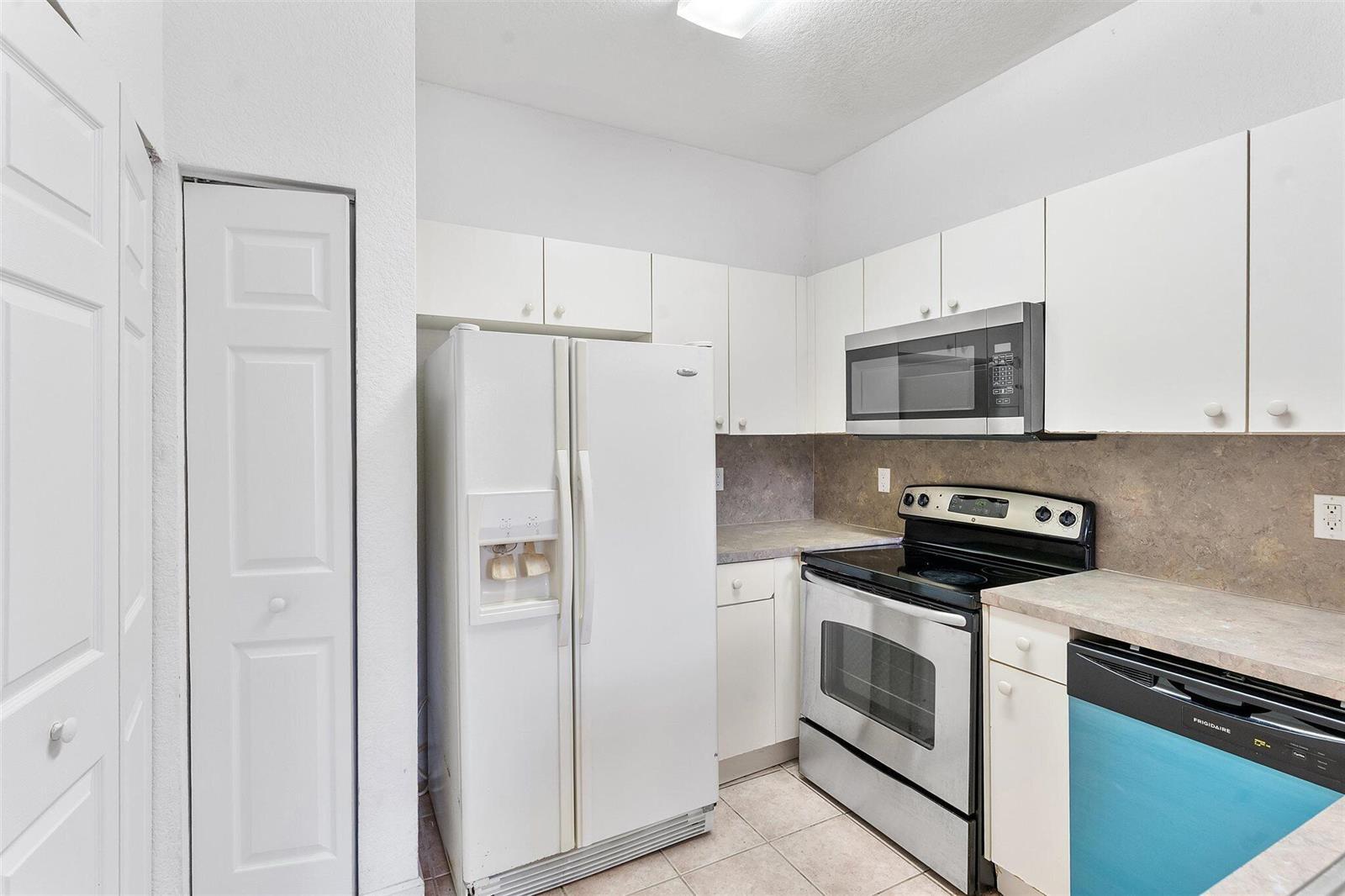 Building Photo - 1407 S Santa Catalina Cir