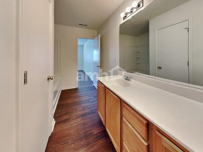 Building Photo - 808 Topsail Dr