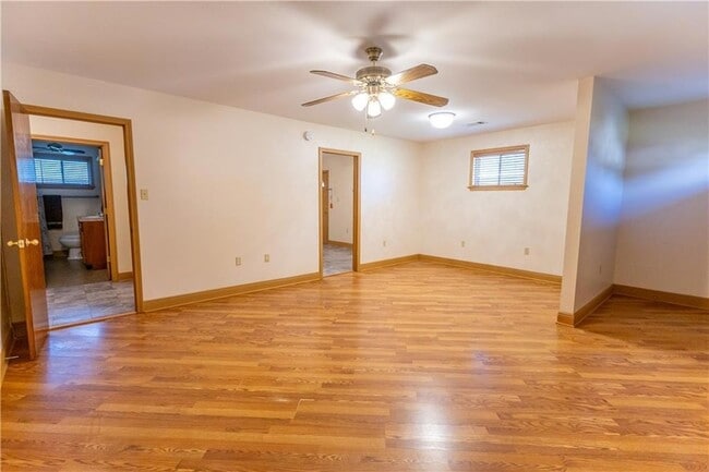 Building Photo - 3745 Riviera Dr