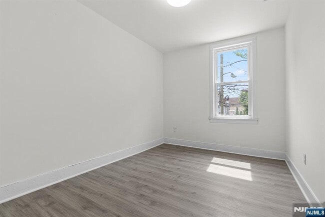 Building Photo - 262 Parker Ave