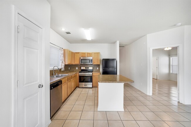 Building Photo - 1102 Grassy View Dr