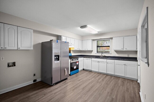 Building Photo - 3/2 townhouse at the Rez!