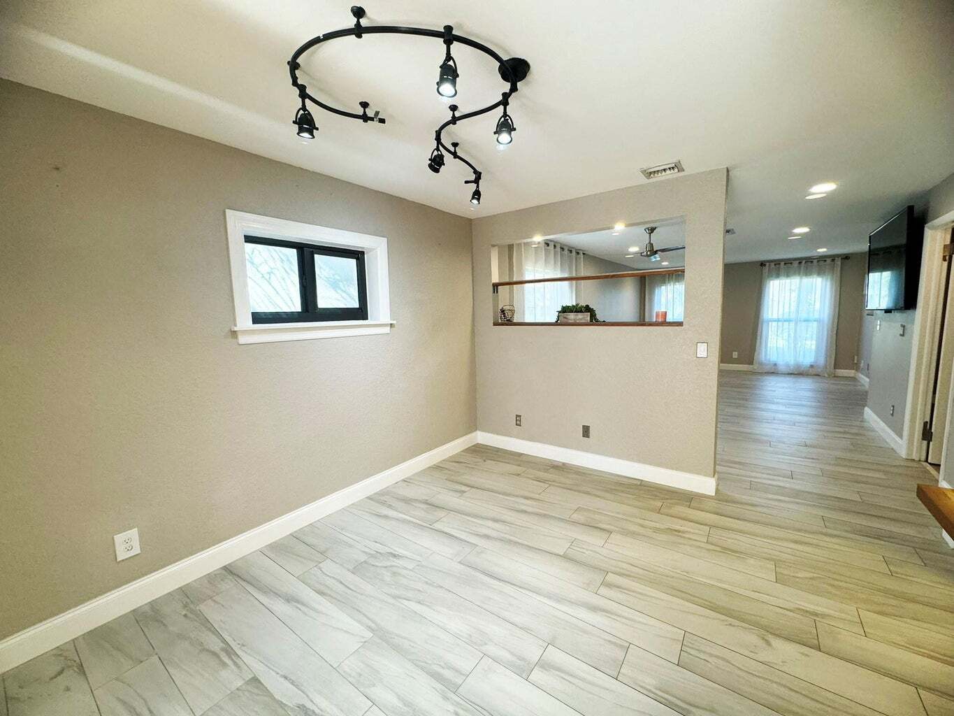 Building Photo - 321 Sandtree Dr