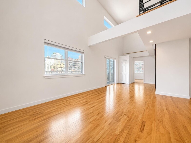 Building Photo - 401 E 68th St