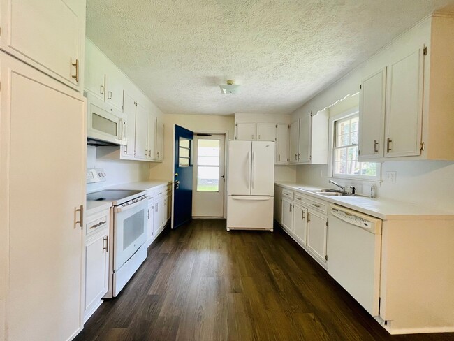 Building Photo - Updated and adorable rancher home in Old C...