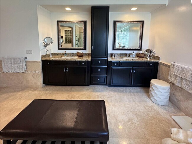 Building Photo - 375 Sabal Way