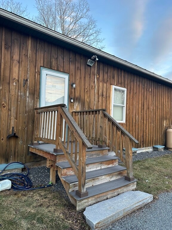 Building Photo - 13 Waushacum Ave