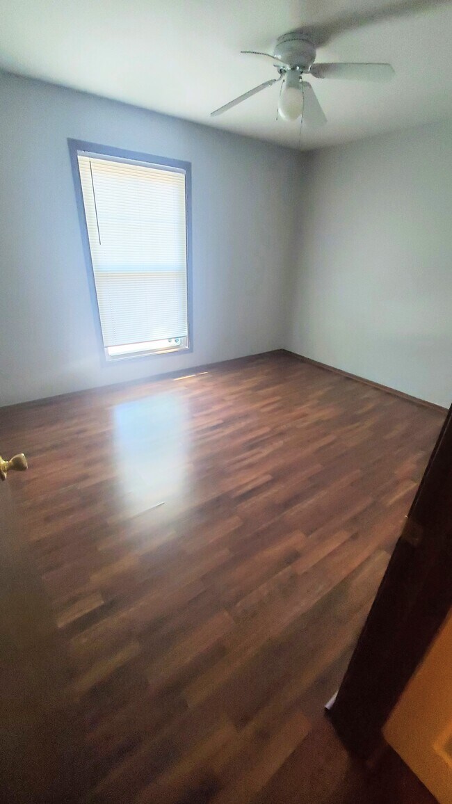 Spacious rooms - 2017 Yorktowne Dr