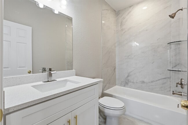 Building Photo - 1915 Ross Ave