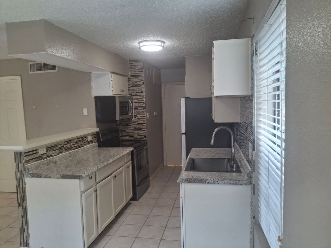 Building Photo - 12660 Ashford Point Dr