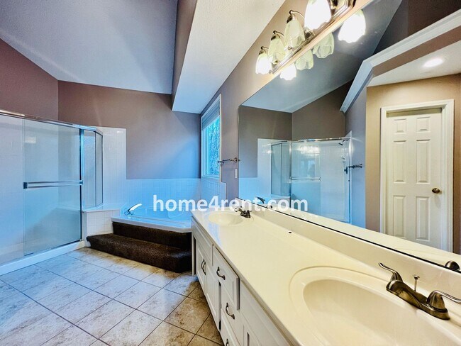 Building Photo - Beautiful Four Bedroom Home in Blue Valley...