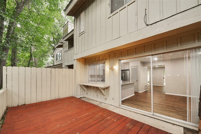 Building Photo - 2425 W Settler's Way