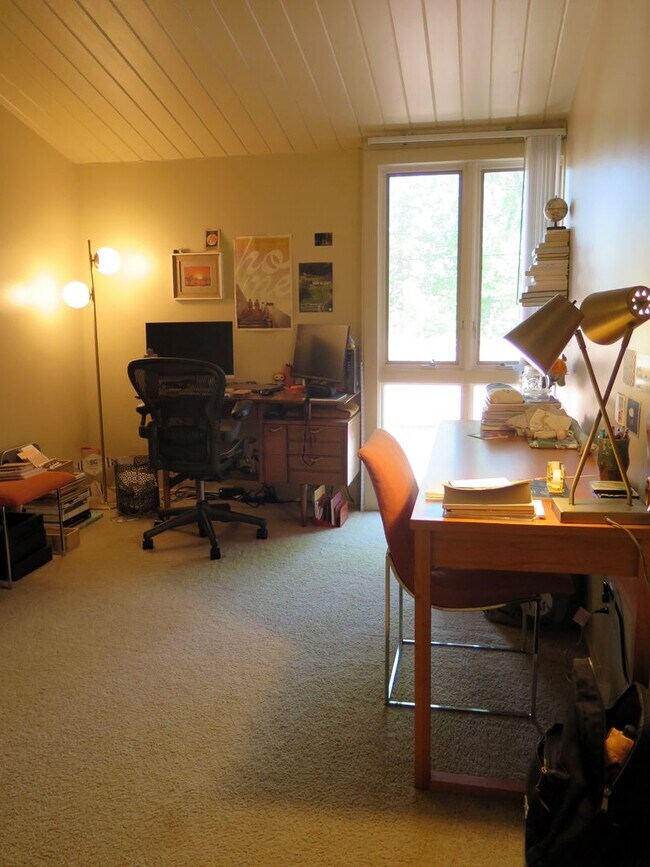 Building Photo - Two-Bedroom Condo| Parking + WiFi Included!