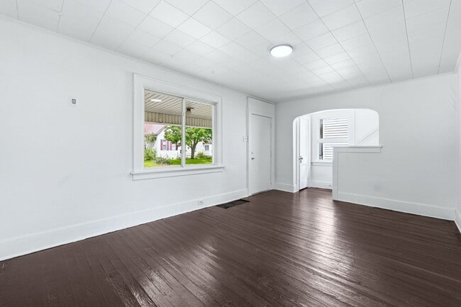 Building Photo - 3 BR - Classic Charm Meets Modern Living
