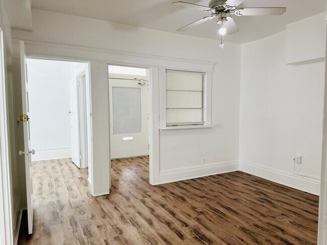 Building Photo - 7 E Clark St