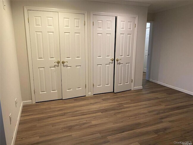 Building Photo - 389 Clubhouse Ct