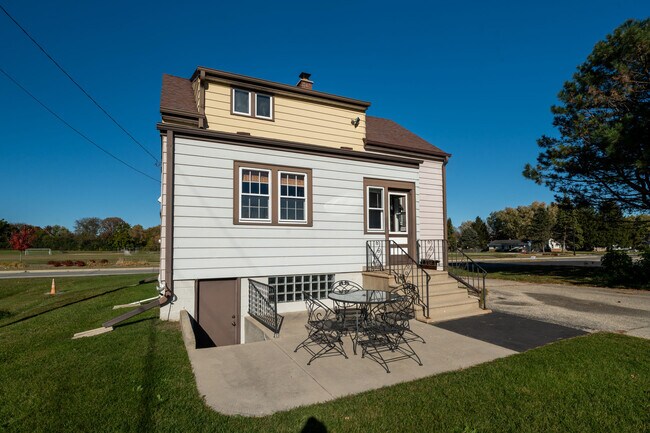 Building Photo - 2411 W Mill Rd