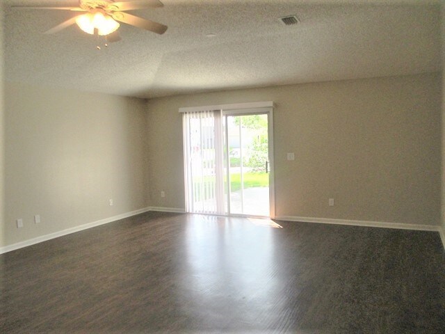 Building Photo - 14428 Woodfield Cir N