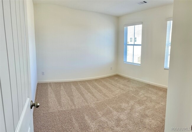 Building Photo - 5066 Pike Lp