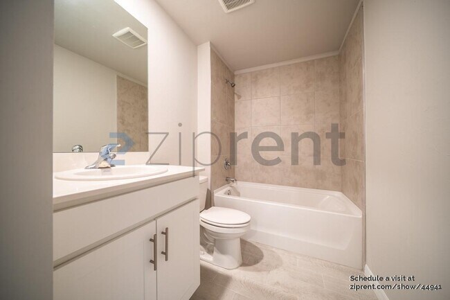 Building Photo - 2830 NW 18th Pl