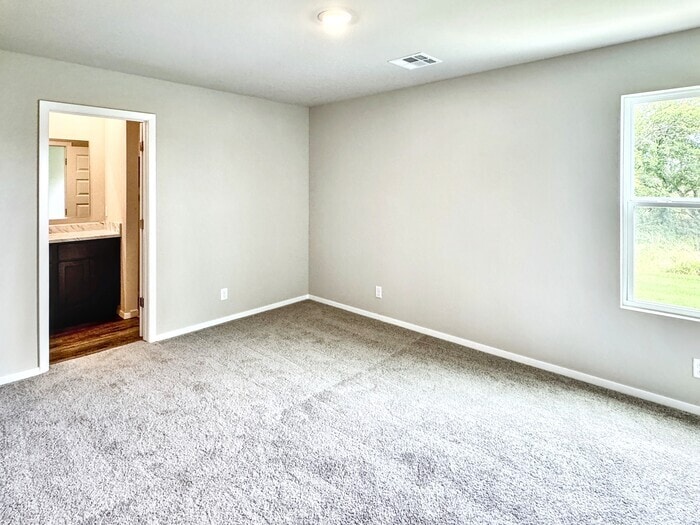 Building Photo - 8319 E Queens St